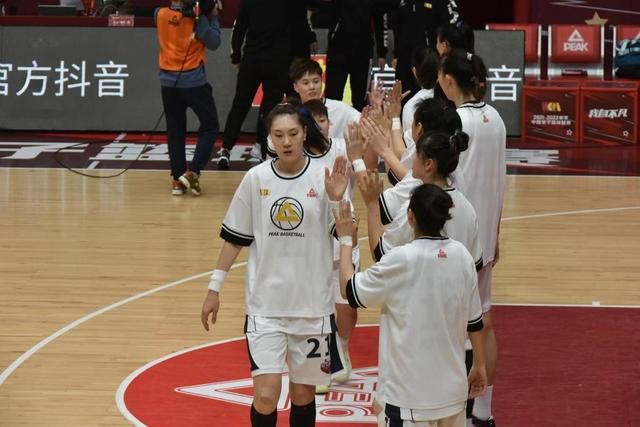 国际米兰本轮之前客场战绩居积分榜第1位，进球18个，失球2个。